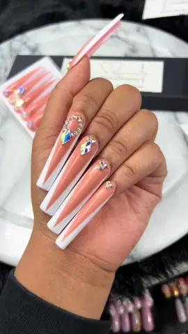 Wait for vanillaabunnyys new drop this Saturday? #nailtapping #taptap #asmr 