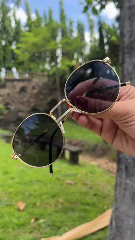 New retro circular small frame trendysunglasses #sunglasses #unisex #shades #beachoutfit 