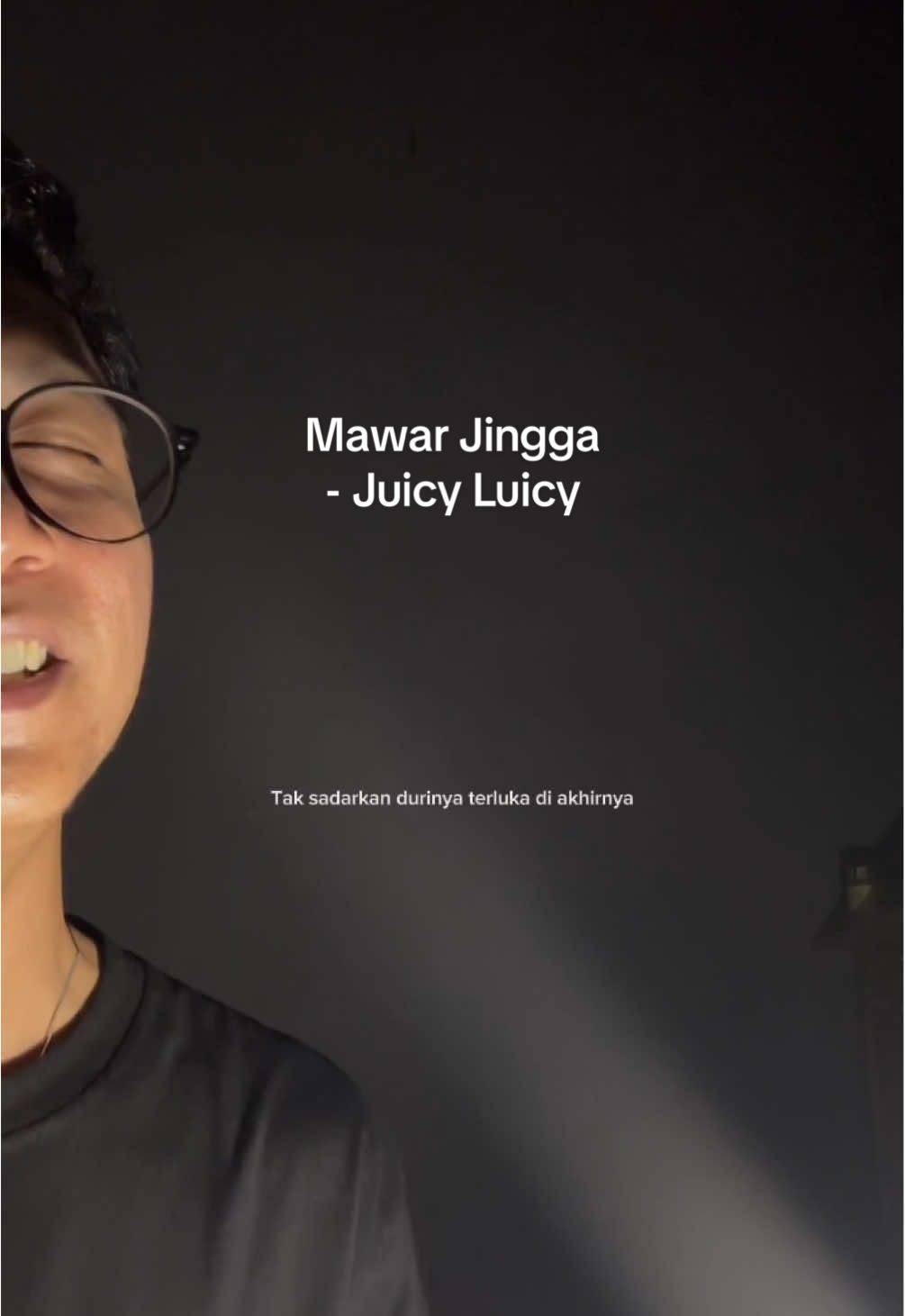 Membalas @rahman cover mawar jingga lagi karena vanessa 🤏🏼 #mawarjingga #coversong #juicyluicy #vanessazee #indonesianidol #adamfaiiq 