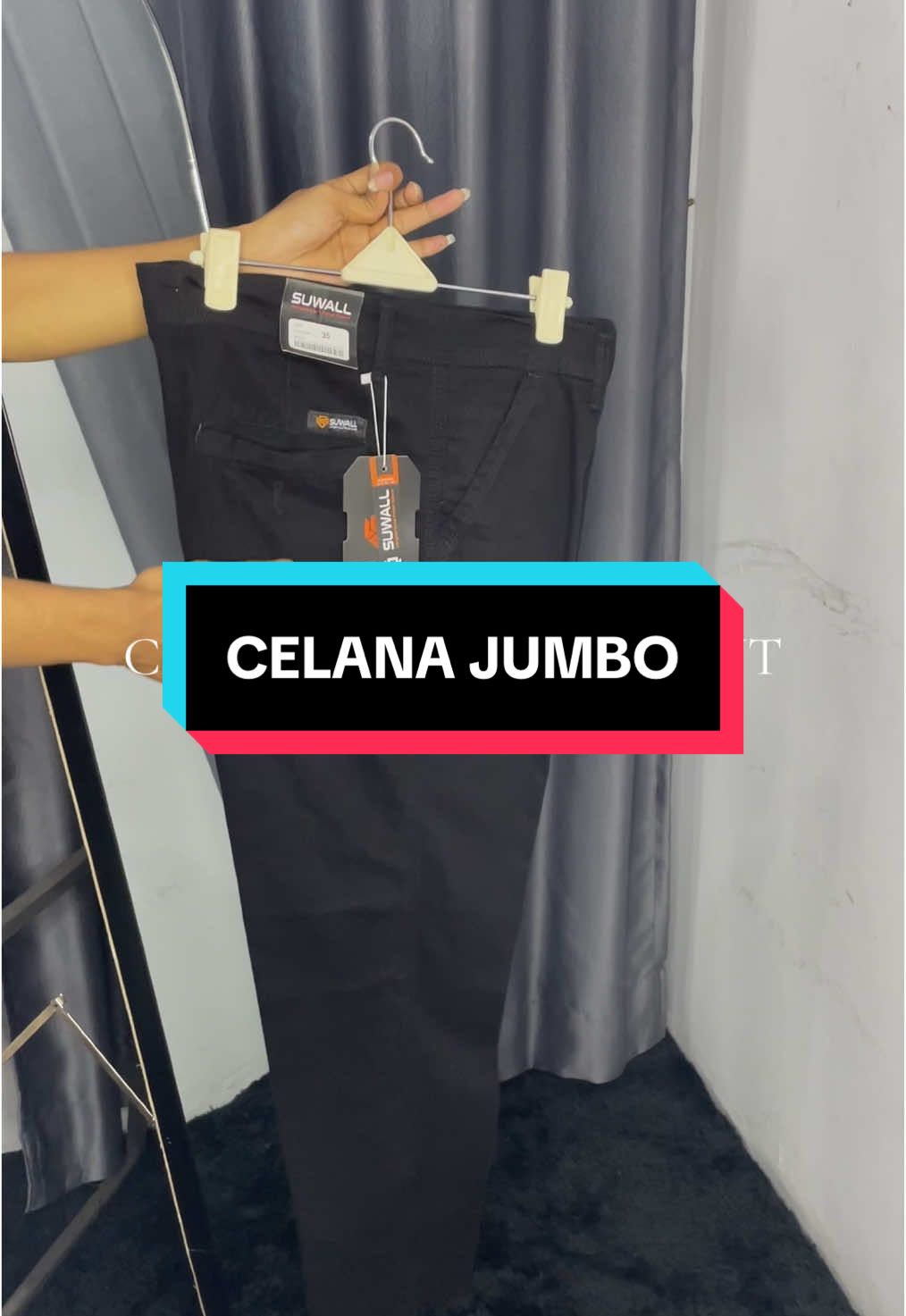 aslii warna hitamnya emang sebagus ituuu😳😻 #specialistcelanajumbo #celanamurah #celanachinos #chinospanjang #chinosjumbo 