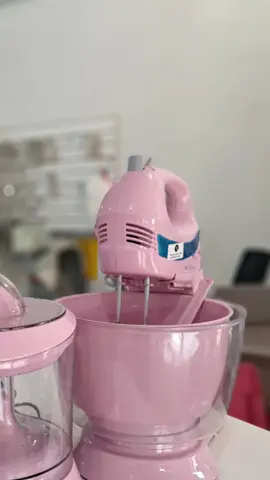 ¡Dale un toque de color y practicidad a tu cocina con el increíble Kit Cocina 3 en 1 Britania en un precioso color rosa!  Prepara tus recetas favoritas de forma rápida y eficiente. ¡No esperes más para tener esta belleza en tu hogar!  Perfecto para regalar o simplemente consentirte.  ¡Un toque dulce y funcional para tu espacio!✨🤩 CONTACTANOS AL WHATSAPP  +595 987 138004 #greenscreen 