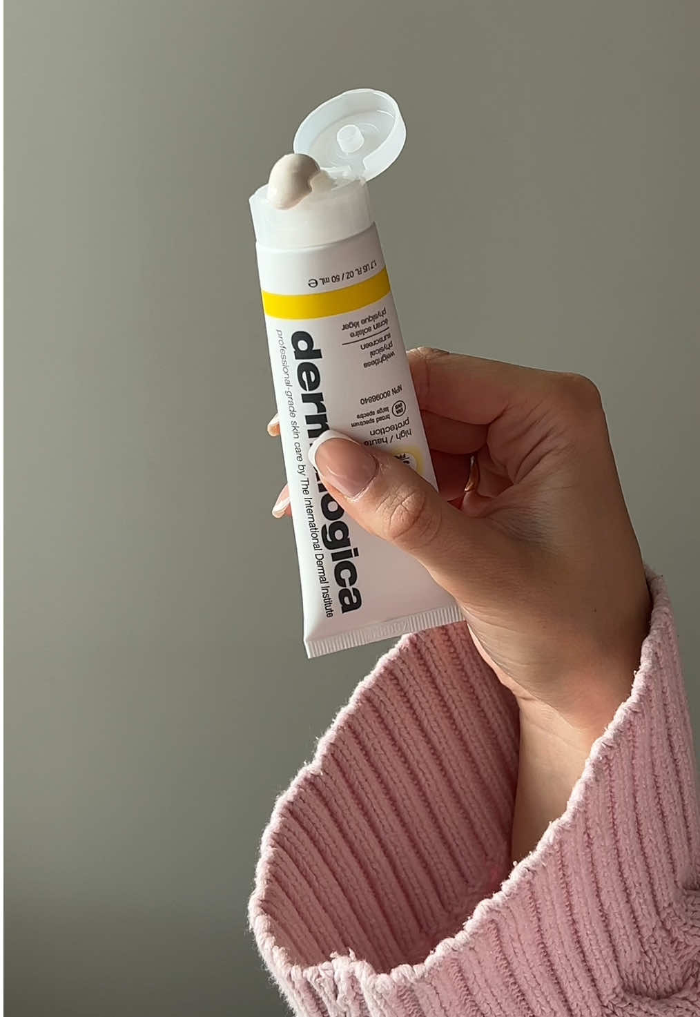 Usynlig, lett og effektiv-@Dermalogica Norge Invisible Physical Defense SPF 30 beskytter huden din hver dag, året rundt. For huden din elsker solen, men ikke UV-strålene. Smør deg med omtanke-gi huden kjærligheten og beskyttelsen den fortjener!🤍 #dermatologica#spf#sunscreen#sunscreentips#skincare#skincaretiktok