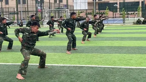 xem bộ đội đặc công biểu diễn côn nhị khúc ❤️❤️❤️