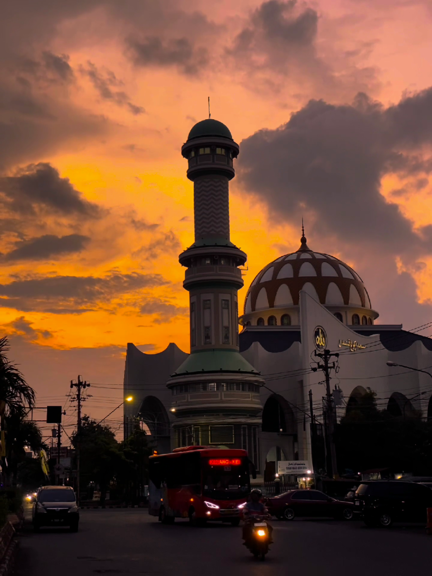 Senja kala itu, penuh dengan kerinduan untuk pulang kembali tanah ini 