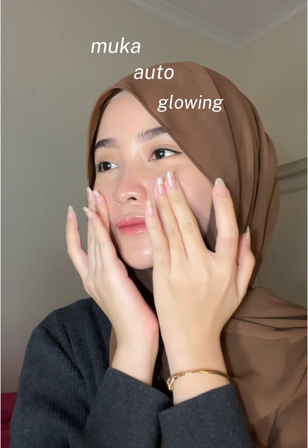 Yang pasti-pasti aja sistur! serum ini AMPUH untuk mencerahkan & memudarkan darkspot! 