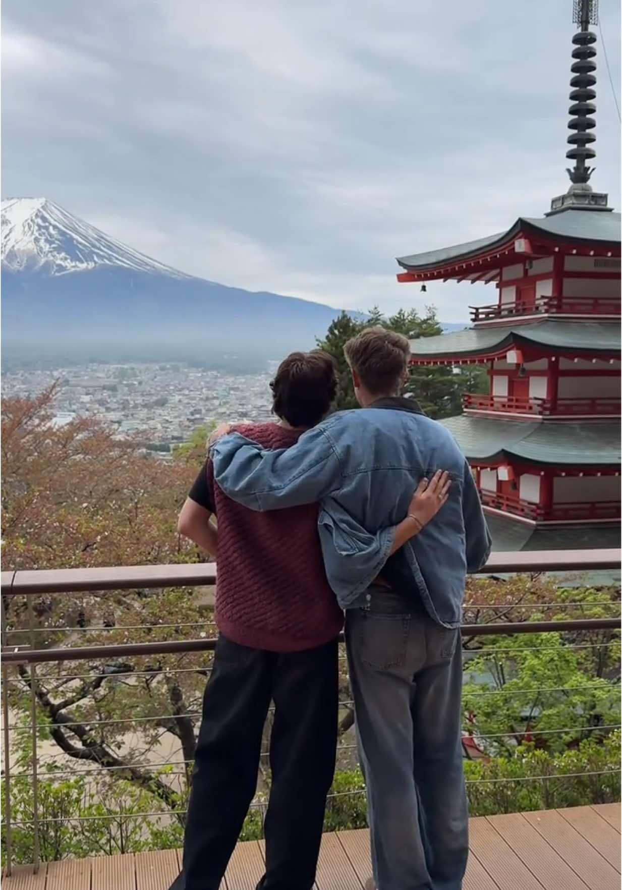 He said YES 💍🥹🤍🥰 #yes #engagement #engaged #proposalvideo #proposal #travel #japan #fuji #view #memories #boyfriend #fiance #couple #loveyou #fyp #foryoupage #tiktoknews @daann.lin 