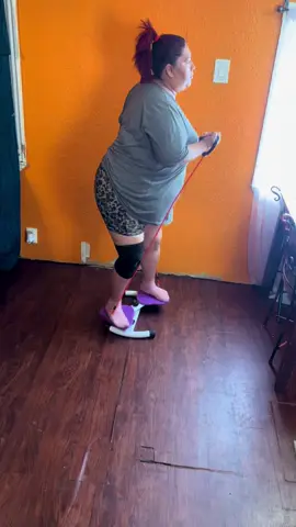 Primera vez usando esta máquina y me encantó #ejercicio #ejerciciosencasa #bajandodepeso #lossweightchallenge #loss #weight #peso #journey #ejercicios #plussize #waist #training #excercise #waist #el #twister #parariiiiiiiiiiiiiiiiiiiiiiiiiiiiiiiiii #board 