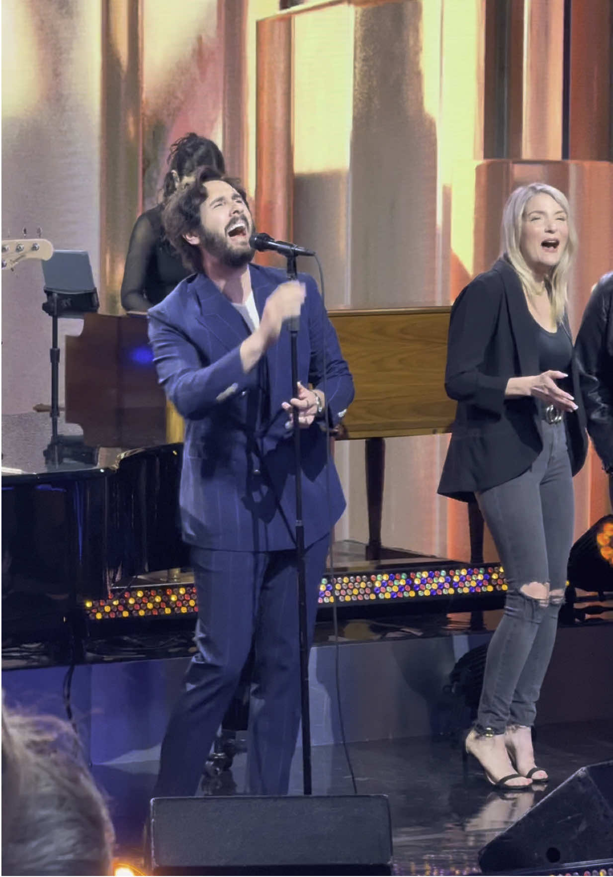 Friday serenade from @Josh Groban on @Good Morning America 💙 #GMA #JoshGroban #GoodMorningAmerica #JoshGrobanGems 