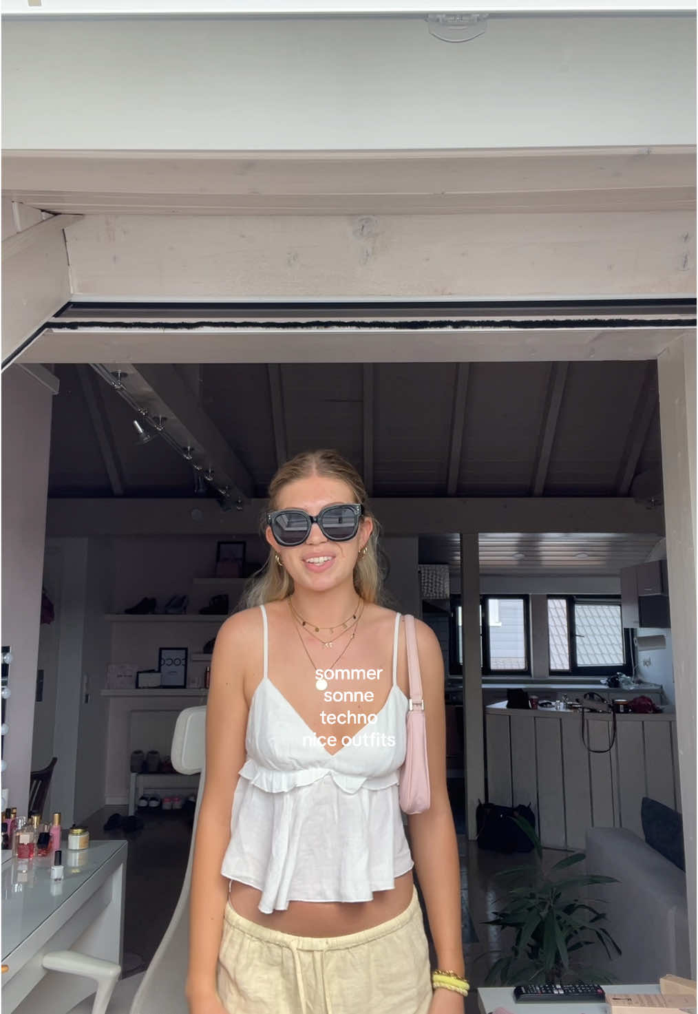 oder? #fy #sommer #outfit #techno #edwinrosen #remix #techtok #OOTD #SommerOutfit #outfitinspo 