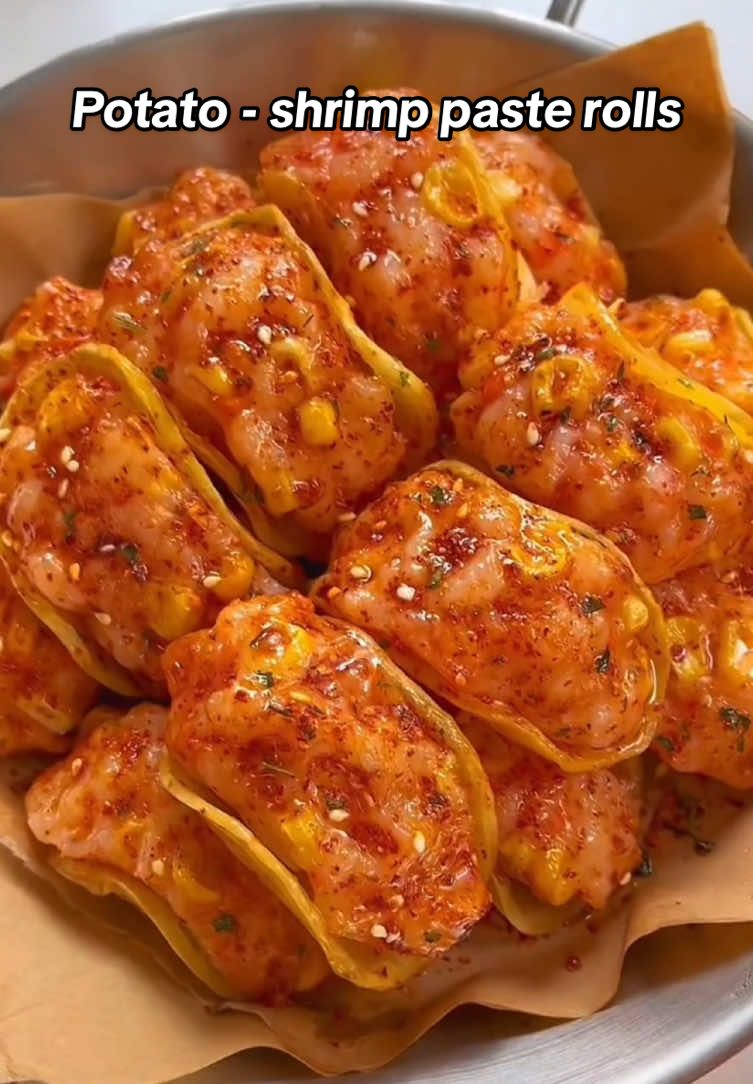 You must try this recipe!! 👩‍🍳 Potato - shrimp paste rolls are great for the fat - loss period.👍 This is a lazy - person recipe for the air fryer. The method is really super simple.👌 The key is that you can eat it during the fat - loss period. Add your favorite dipping sauce, and it's extremely delicious!!😋 #Foodie #foodtiktok #fyp #foryoupage #FoodLover #airfryerrecipes #airfryermaster #potatotiktok #potatoshrimp #fatloss #lowcalorie #lowcarbrecipes 