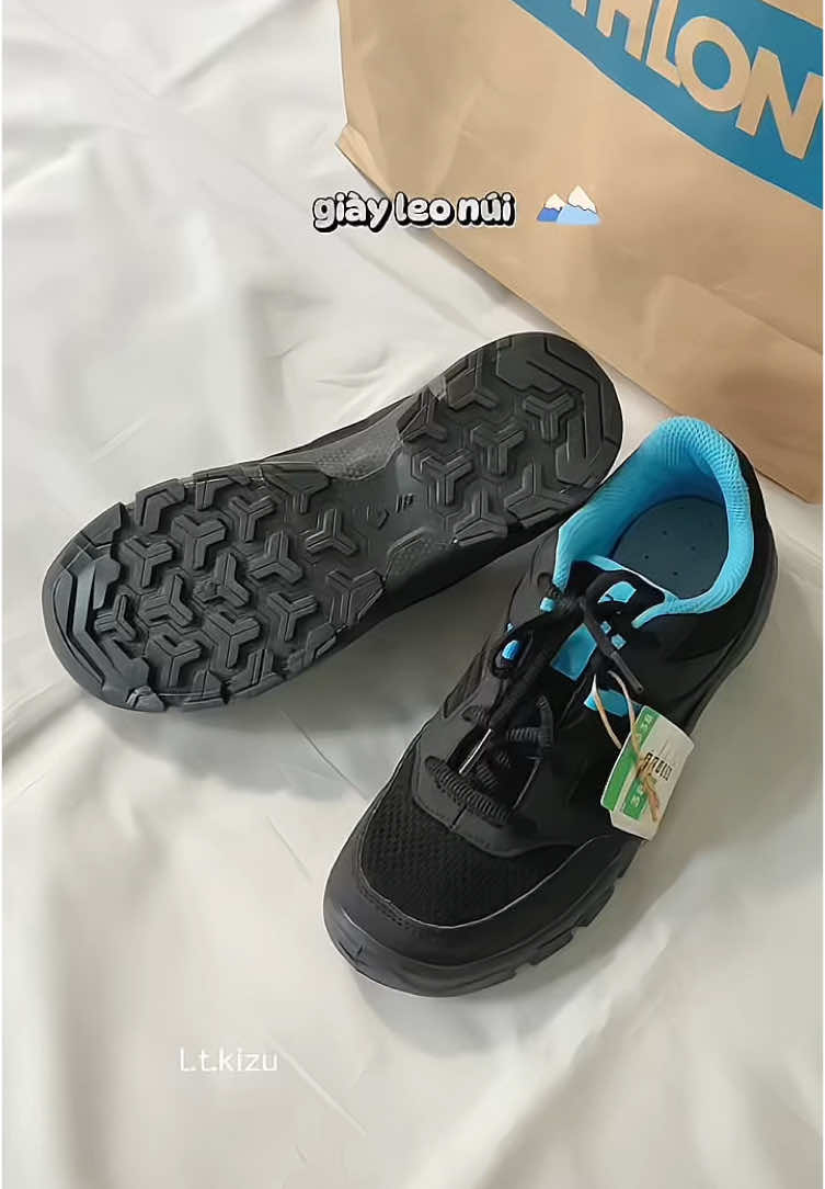 chuẩn bị cho chuyến đi trekking đầu tiên 🧗‍♀️ #ltkizu #decathlon #giayleonui #trekking #quechua #outdoorfootwear #trekkingshoes #fypツ 