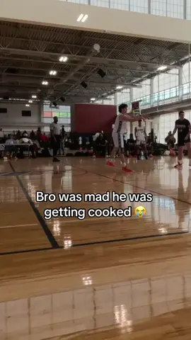 This is WILD 😳 @cameronhellgeth #basketball #basketballtiktok #fail 