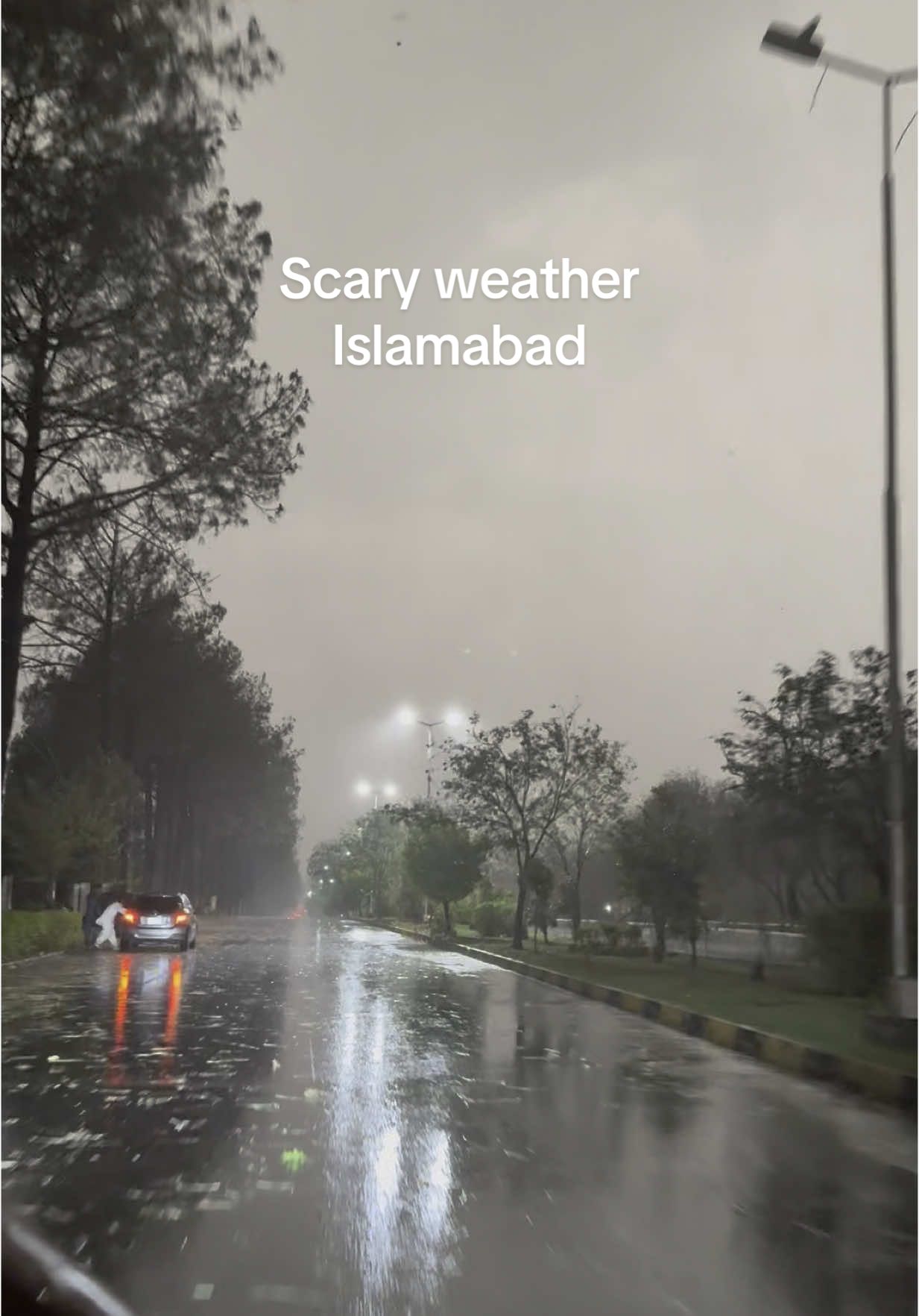 The scary moments of an aggressive weather  #islamabad #weather #weatherupdate #strom #thunder #fyp #newvideo 