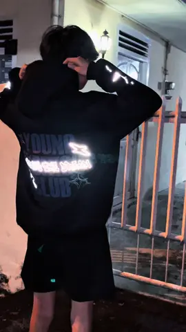 Hoodie “YOUNG AMBITION” reflective 💡⭐️