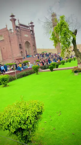 Badshahi Masjid So Awesome ☺️ View Today and This Weather 🥰🥰🥰🥰🥰🥰🥰🥰 . . #badshahimosque #View #androonlahore #Today #weather #pakistani #fyp 