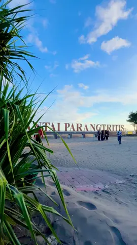 Sunset di Parangtritis bukan sekadar pemandangan, tapi pengalaman yang menyentuh jiwa. Jangan lewatkan momen magis senja di Jogja! Pesan paket wisata Jogja Anda sekarang dan wujudkan perjalanan penuh cerita indah. Klik di sini untuk informasi lebih lanjut. SEWA MOBIL + DRIVER JOGJA ➡️PAKET WISATA JOGJA ➡️GROUP & FAMILY TRIP ➡️SOLO TRIP ➡️PRIVATE TRIP #sewamobiljogja #wisatajogja #paketwisatajogja #tourwisatajogja #tripwisatajogja  #pantaiparangtritis 