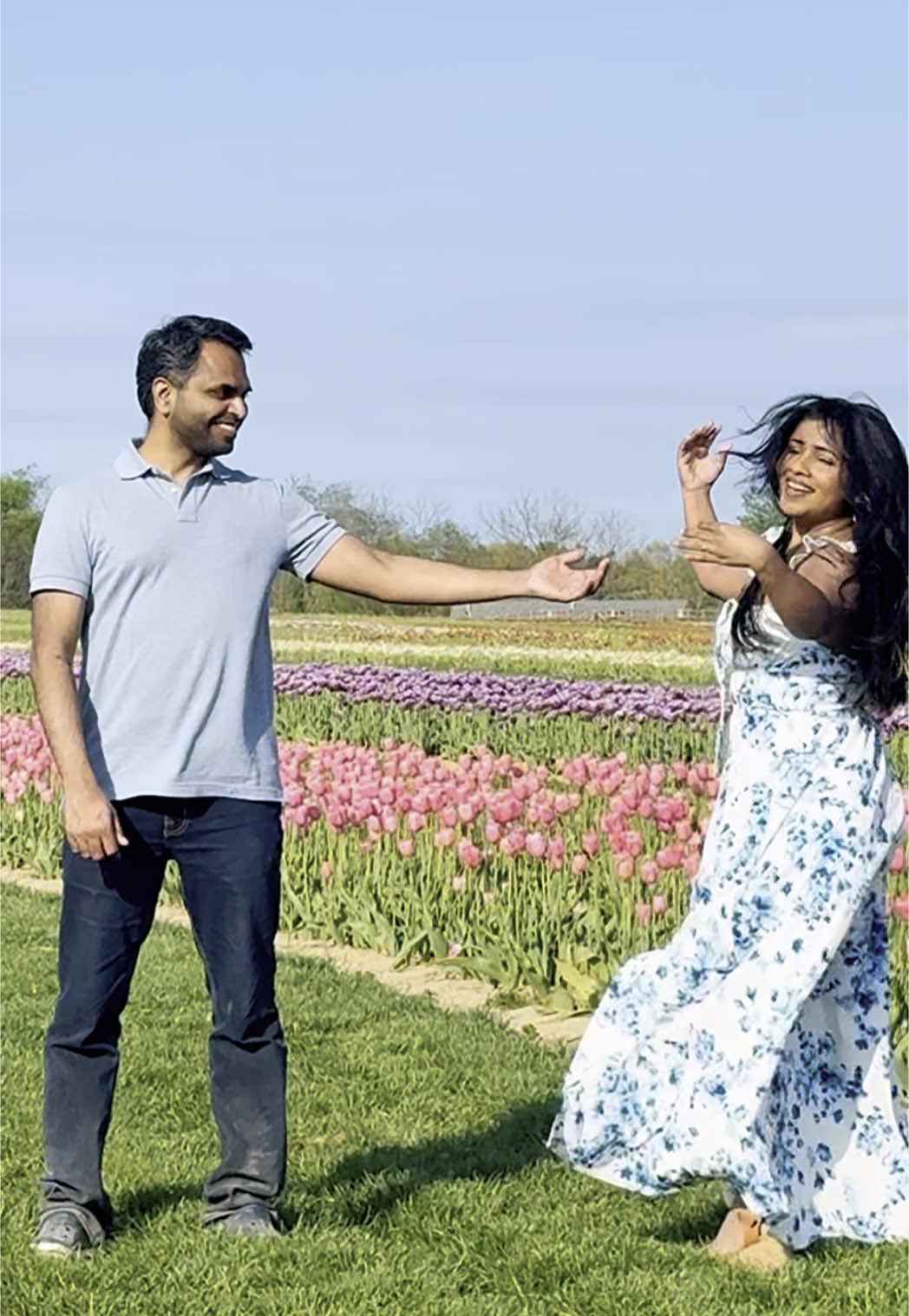 Resham si hawa at tulip🥰 #tulipseason #spring #brownskinmakeup #tulipfestival #bollywoodsong #bollywooddance  @SHEIN dress 