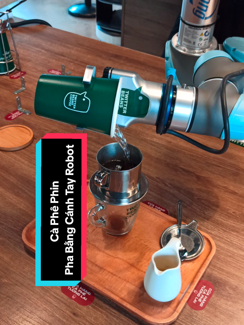 Cà phê phin pha bằng cánh tay robot tại Twitter Beans Coffee Hà Nội #twitterbeanscoffee #coffee #caphe  #robotphacaphe #phacaphe 