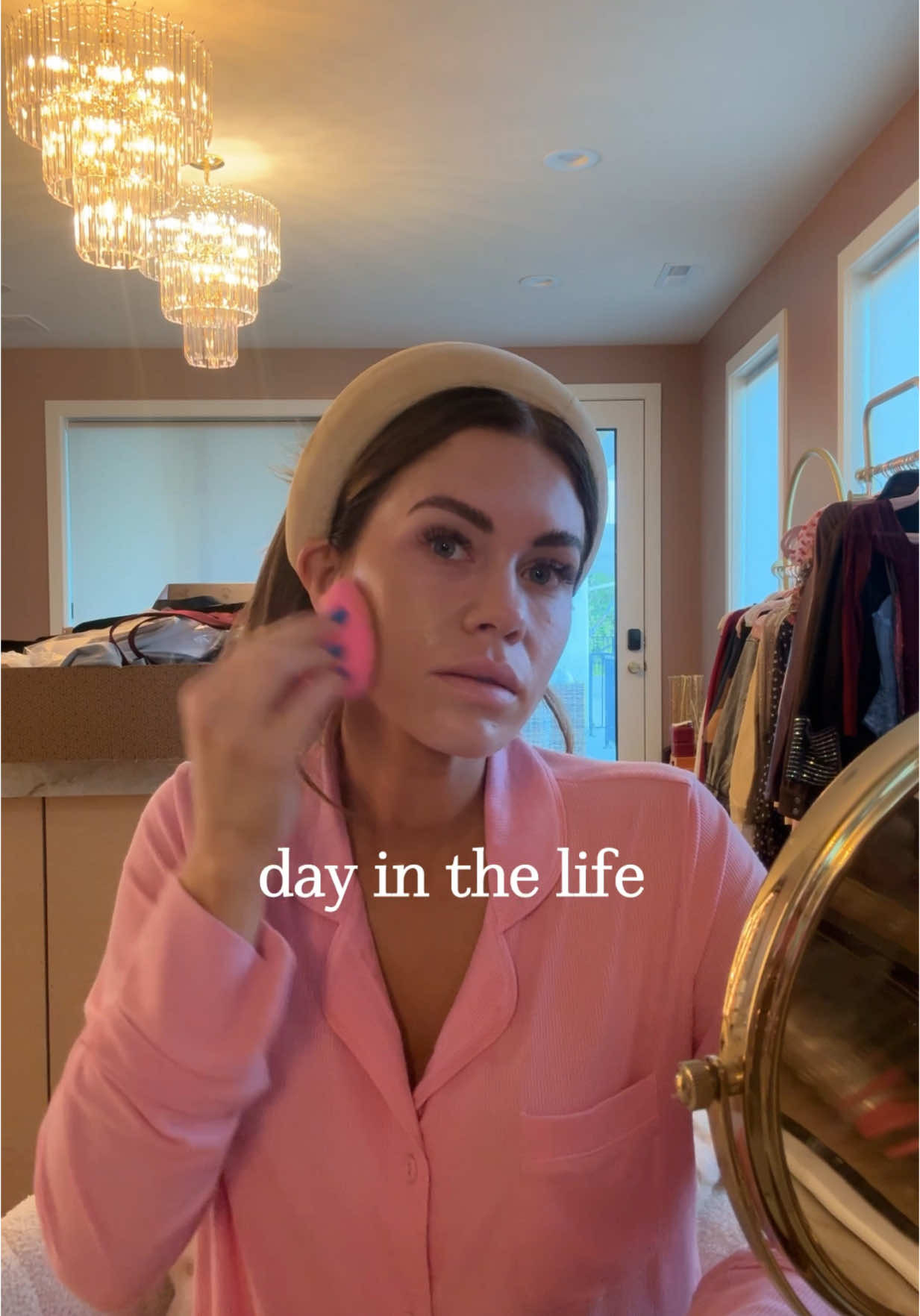 Life has been non stop lately and I’ve sucked at posting so here’s a little day in my life 💕 #dayinmylife #momtok #utahmom #utahhair #jzstyles 