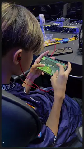 Selanjutnys mau Handcam siapa nih gess?? #fyp #FFINDOBERSATU #ffesportsid #freefire #FFWSSEA2025SPRING #CHALLENGEYOURLIMIT 