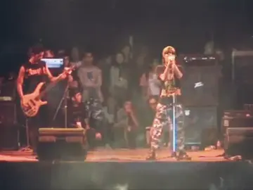 Burgerkill live at Bandung Berisik IV  10 August 2003 - gor saparua Bandung, West Java, Indonesia Formation: Vocal - Ivan Scumbag (RIP) Guitar 1 - Agung Hellfrog Guitar 2 - Ebenz (RIP) Bass - Abah Andris Drums - Toto #burgerkill #begundal #hardcore 