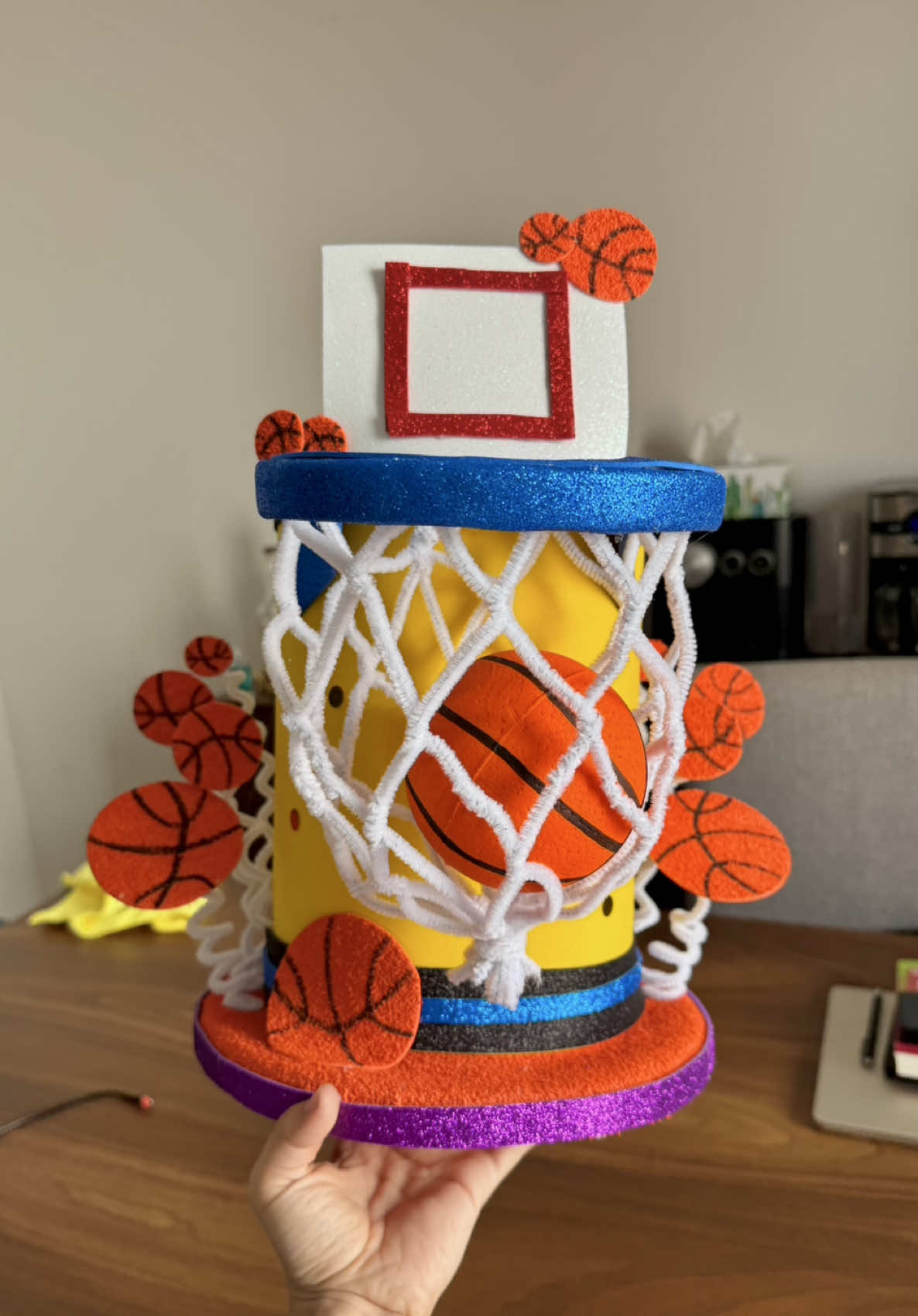 Está bien genial porque van a poder jugar con el!✨#sombreroloco #manualidades #basquetbol #diadelniño 