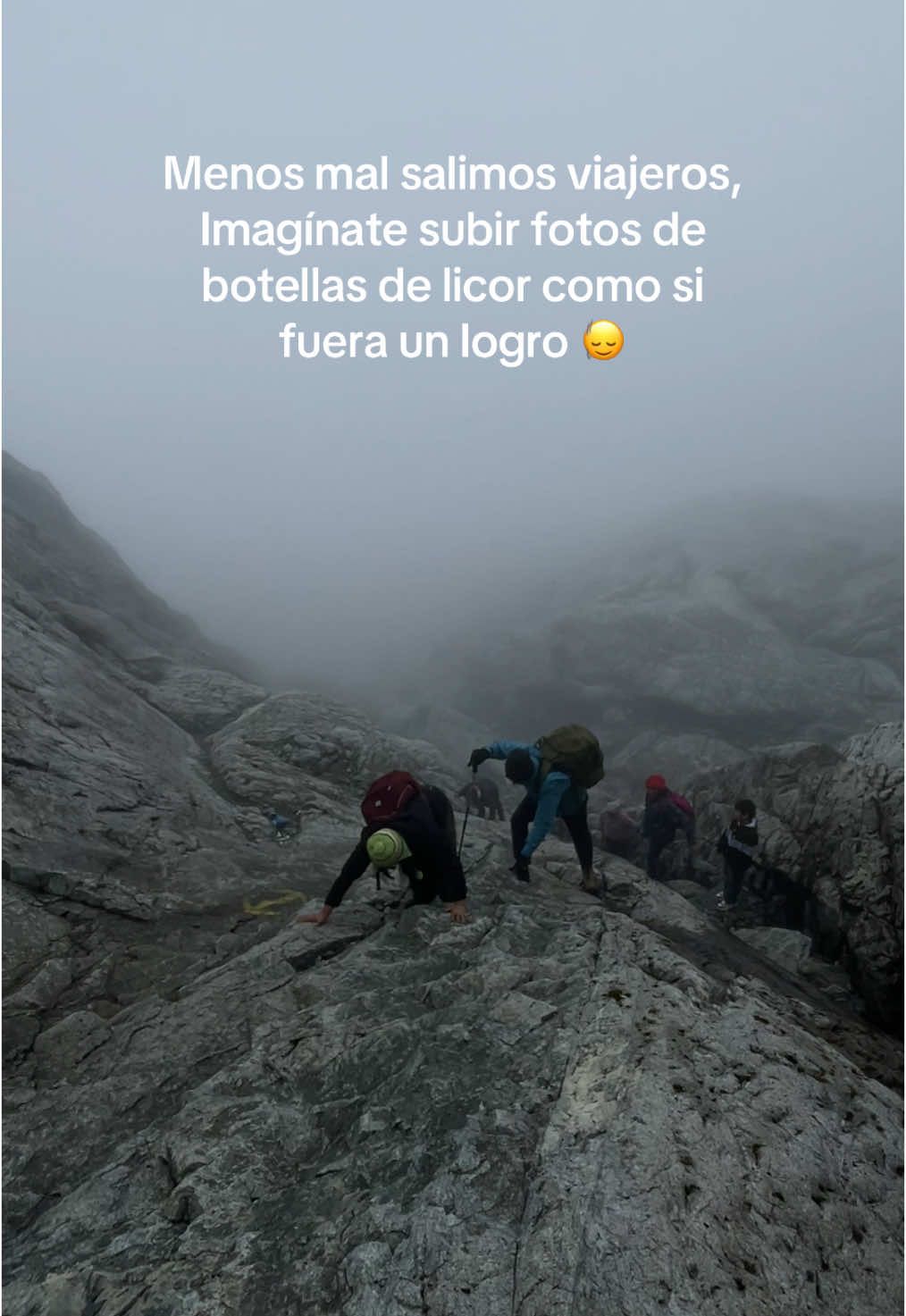 Pocos enterar esta vibra 🍃 #nieve #huaguruncho #nevado #montaña #senderismo #pareja #amigos #trekking 
