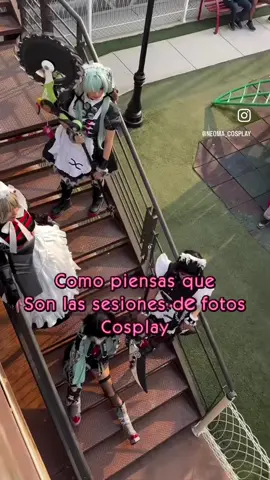 Sesiones de fotos cosplay: cómo piensas que son vs cómo realmente son jaja. La neta son muy divertidas pero llega un punto en la que quieres aventar todo 🥹 . . . . #cosplay #cosplayphotography #cosplayfun #cosplayer #photoshoot #cosplaymexico #zenlesszonezero #zzz #zenlesszonezerocosplay #corin #corinwickes #ellenjoe #janedoe #alexandrina #funnyvideos #cosplayshoot