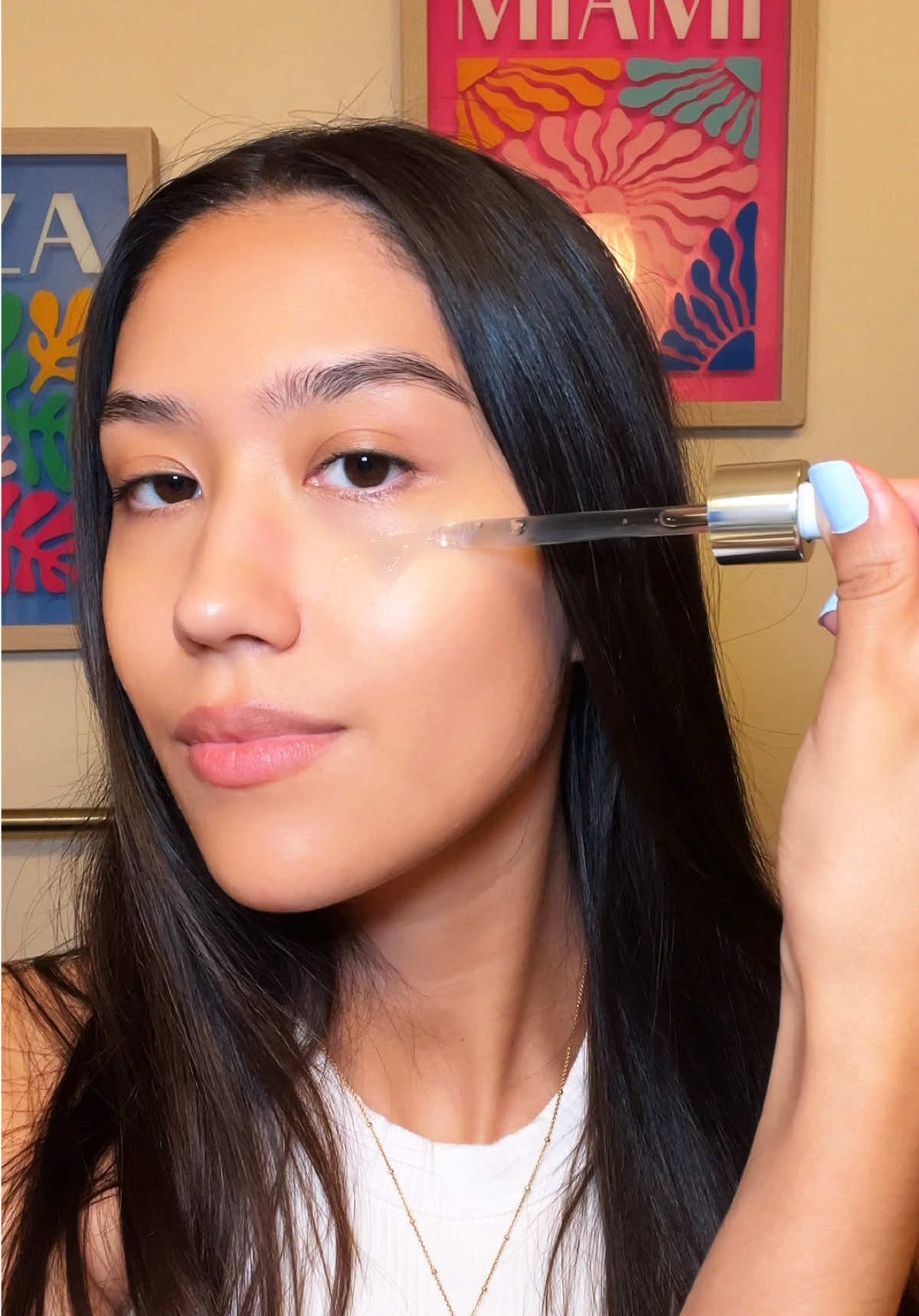 Trying the blue essenciel serum 🩵🦋🌊 my skin looked so glowy after ✨  #essenciel #sootheforteample #azulene #koreanskincare #skincareproducts #skinsoothing #essencielskincare #skintok #kbeautyskincare #skincareroutine #breakout #acne @4am_official 