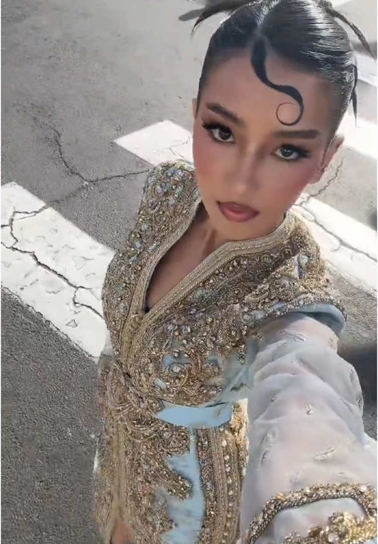 #maroc #marocaine🇲🇦 #casablanca #model #dimamaghrib #🇲🇦 #fyp #trends #caftan #takchita 