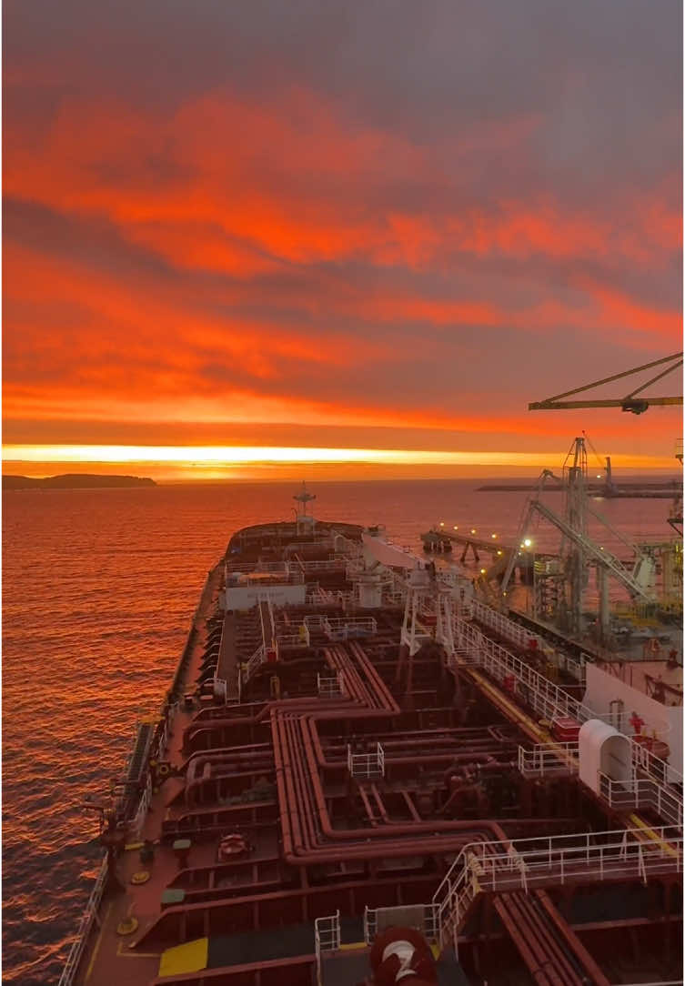 🪄🌅🌊🚢⚙️✨ #sunsets #sun #sea #ink #marineengineer #ship #creatorsearchinsights #paratiiiiiiiiiiiiiiiiiiiiiiiiiiiiiii #atsea 