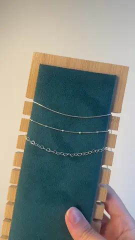 ✨Nosso kit queridinho de pulseiras chegou para completar seus looks com muito estilo! Com três modelos diferentes - veneziana, bolinha e elos coração - você pode combinar de diferentes formas, criando looks únicos e cheios de personalidade. 🔥 Agora conta pra gente: Qual a sua favorita? #prata925 #foryoupage #pratadelei #pratalovers #pulseiradeprata #fyp 