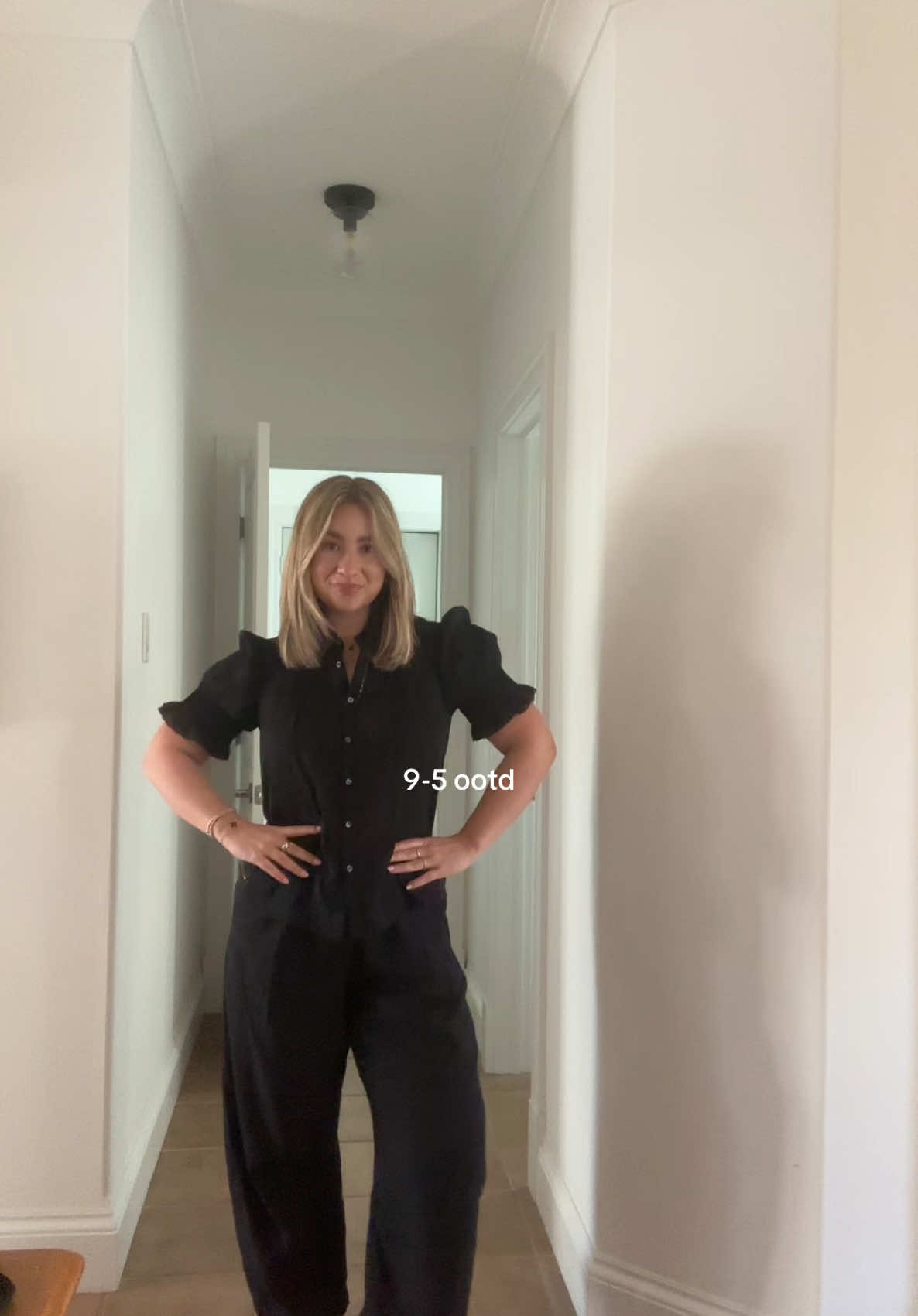 just a girl in the office! #fyp 