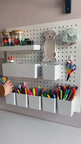 Suporte para seu cantinho de estudo 🧑‍🎓🧑‍🎓 Estudos, voltas aulas, papelaria, volta as aulas, papelarias, material escolar, escola, cantinho dos estudos, mochilas, papelaria criativa, papelaria personalizada, mae de menina, personalizados, volta, saulas, quarto, Achadinhos,  cantinho de estudo | mesa de estudo | decoração para estudar | organização de estudos | espaço para home office | rotina de estudos | estudo em casa #voltaaulas #achadinhos #papelaria #estudos 