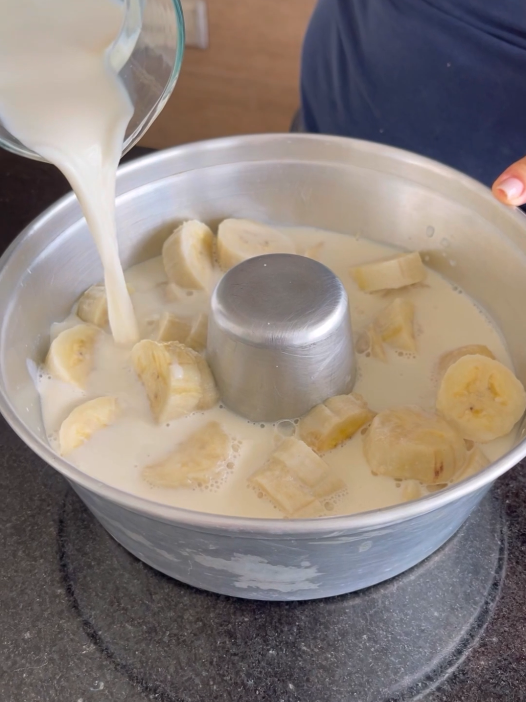 Quando sobram bananas maduras em casa, eu sempre faço assim! 😍 #banana #bananas #pudim #receita #comida 