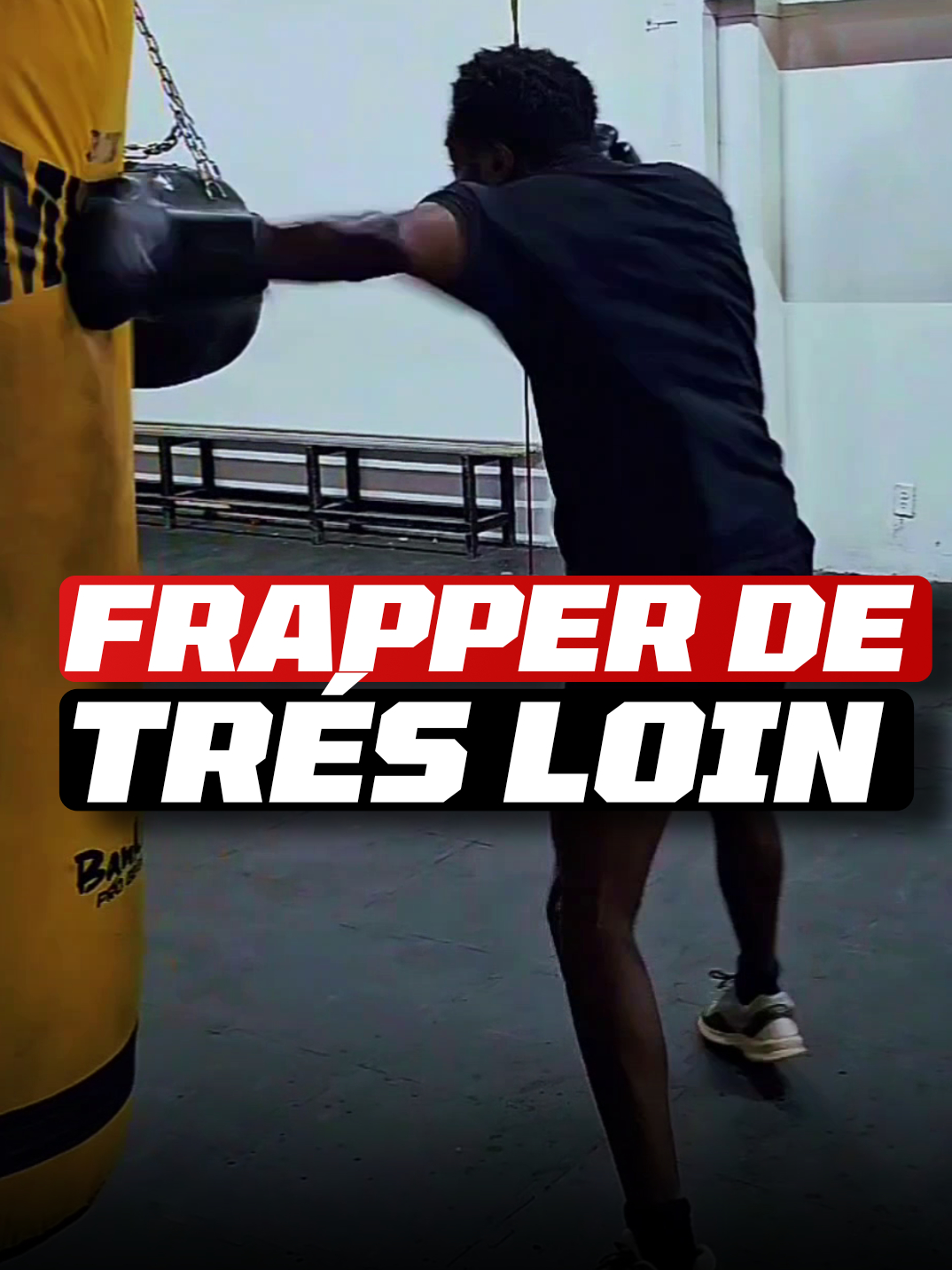 Tu as cette impression d’être un bagarreur. - - Mais au fond, tu sens qu’il te manque de l’intelligence dans ta boxe. Tu frappes souvent en fin de course. Il te faut du temps pour armer tes coups. Tu n’arrives pas à frapper tout de suite. Enfin si… mais seulement quand ton adversaire est planté devant toi. Quand le combat devient statique. Quand ça se joue en face à face, à toi à moi. Il faut que tu coinces le gars pour pouvoir frapper. Mais dès que ça bouge, Dès que le combat devient fluide, rapide, désordonné, Tu perds tes repères. Tu te sens perturbé, débordé. Tu as besoin d’un temps pour te poser, Placer tes jambes, caler ton équilibre. Et ce temps, tu ne l’as pas. Tu sais quoi ? Je veux changer ça. Je veux t’apprendre à frapper immédiatement, Sans attendre, sans te poser, sans réfléchir. Et ça, ça passe par tes pieds. Par ta base. Par ton déplacement. Par une boxe construite depuis le sol. Pendant 10 jours, tu penseras uniquement à ça. À ton ancrage. À ta mobilité. Je serai derrière ton dos, du matin jusqu’au soir. Boxe le matin. Boxe l’après-midi. Travail technique. Sparring. Re-sparring le lendemain. Correction. Application. Pas de blabla. Pas de cardio pour combler. Pas de muscu inutile. Juste de la boxe. Pure. Crue. Réelle. On va améliorer ta boxe en te reconnectant à ton corps. À ta mécanique. À ton timing. Tout ça se passe pendant les grandes vacances. À Guadalajara, au Mexique. Si tu veux une place, clique sur le lien dans ma bio. Il en reste encore quelques-unes. ------ #boxing #pourtoi #boxe #rikaans #boxingtraining #fyp #boxingworkout #stagedeboxe #boxeanglaise
