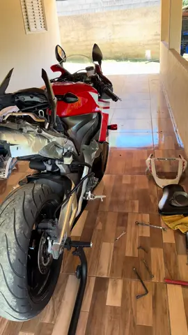 Escapamento direto na Cbr600rr deu ruim kk 