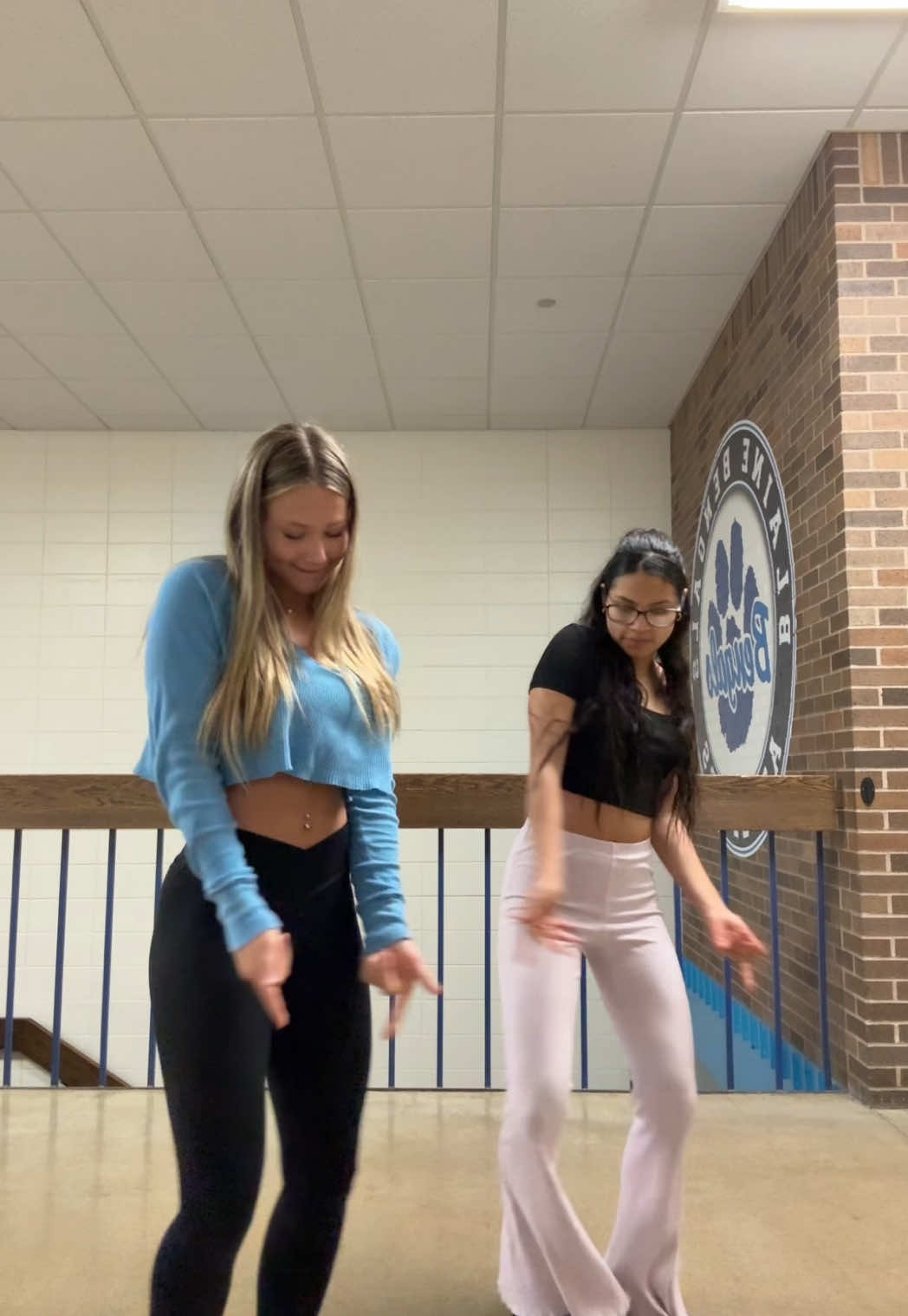 we so back @𝒴𝓊𝓇𝒾𝓉𝓏𝓎 #duo #dance #trending #fypシ #fypage