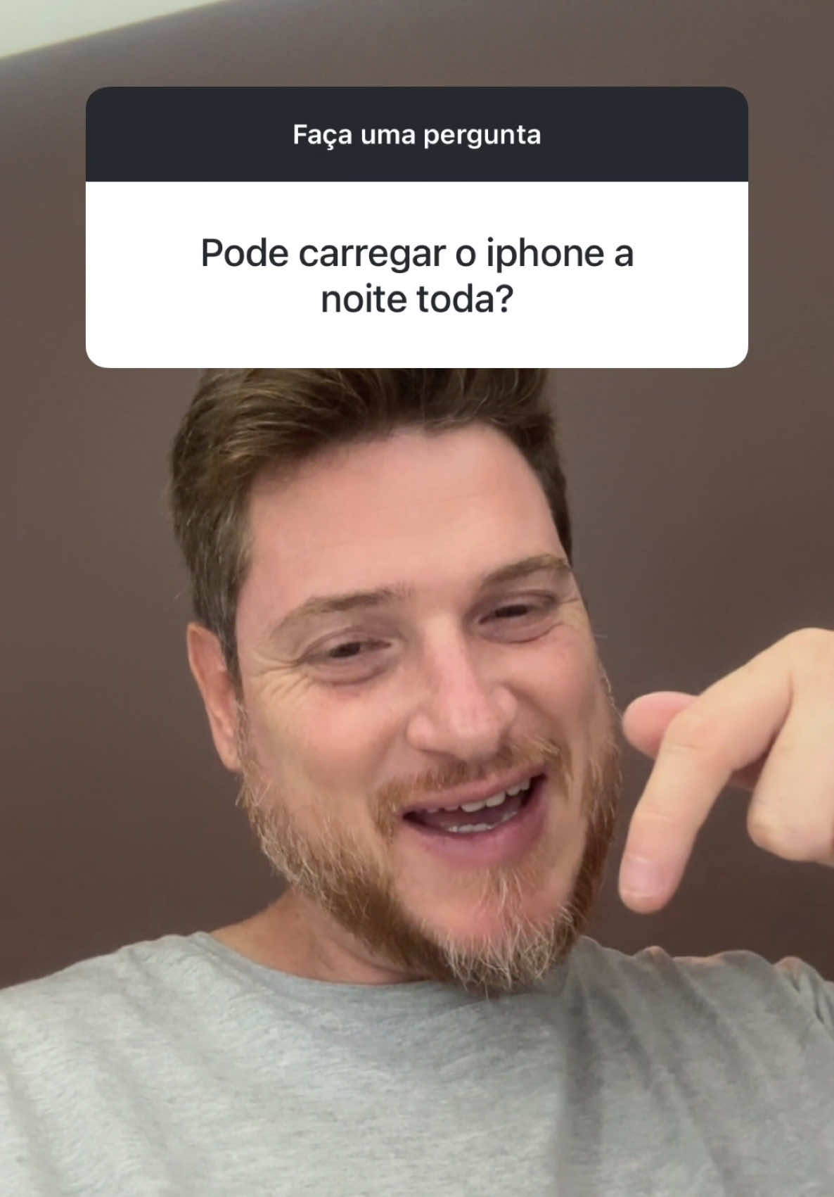 Não se preocupe em deixar seu iPhone carregando a noite toda!! Só não esquece de ativar o Carregamento Otimizado heim?! 😃😃 #iphone #bateria #bateriaiphone 