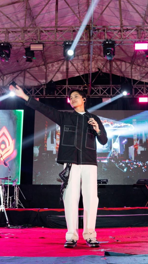 mending nyanyi sama @Njan 🔥 #Njan #rizwanfadilah #onstage #performance #antasena2025 #mojokerto  #mnarfh #fyp #masukberandafyp #fypppppppppppppp 