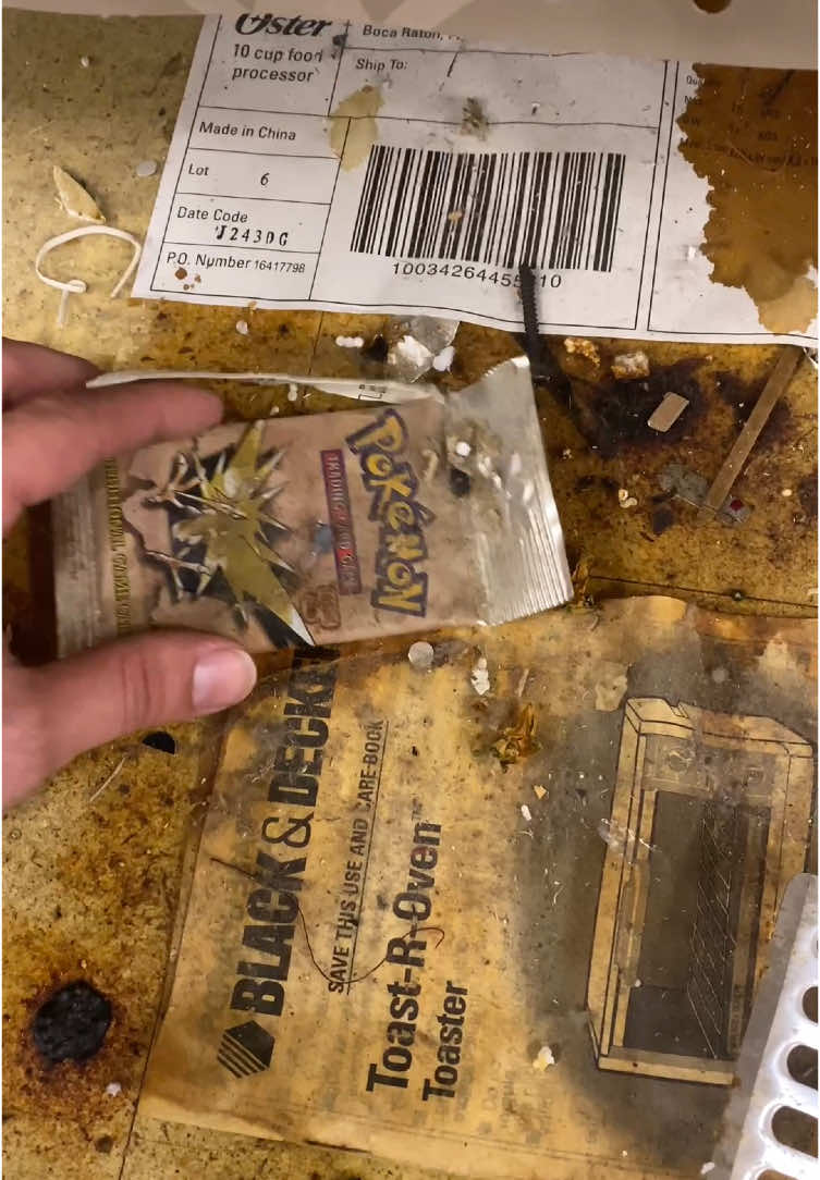 After checking +15 targets in my area we hit big chat! Lfg 🤯🤯🤯 These two first edition fossil packs have been under a shelf for +25 years!!!! Also found a bunch of other stuff! #pokemon #targetfinds #pokemoncards 