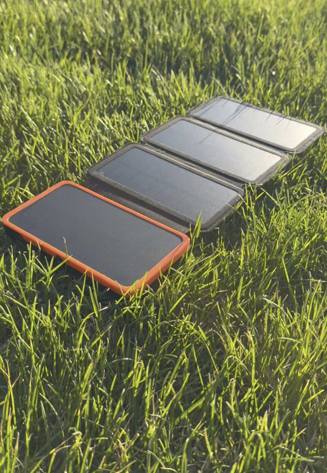 Stay powered up anywhere with the Hiluckey 25000mAh Solar Charger! With 4 foldable solar panels, USB-C, 3 USB outputs, and 3A fast charge — it’s perfect for all your outdoor adventures. Grab yours now and never run out of battery! #SolarCharger #PortablePowerBank #Hiluckey #OutdoorGear #FastCharge #StayConnected #AdventureReady