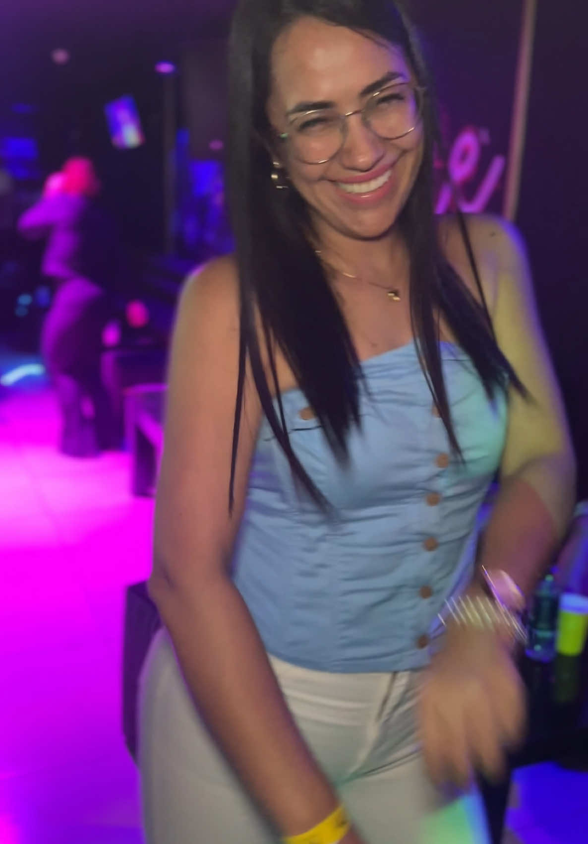 En Guayaquil la noche nunca duerme… y nosotros tampoco. 🌃✨ En #Guayaquilfarreros vivimos la vida a otro ritmo: luces, música, tragos y la mejor vibra de la ciudad. 🎶🍸🔥 De las terrazas más exclusivas 🏙️ a las discos que prenden hasta el amanecer 💃🕺, sabemos dónde está la verdadera farra. 🎉 ¿Listo para romper la rutina? 🚀 Síguenos y descubre las noches que no se cuentan, ¡se viven! 🍾🎊 Guayaquil no se baila, se farréa. 🔥🍻 #Farra #Guayaquil #PartyTime Guayaquilfarreros — Donde comienza la historia que no vas a olvidar. ✨ #Guayaquilfarreros #Farra #Guayaquil #PartyTime #GuayaquilNightlife #FarrasEC #VidaNocturnaGYE #GuayaquilDeNoche #ParrandaGYE #PartyEcuador #NochesDeGuayaquil