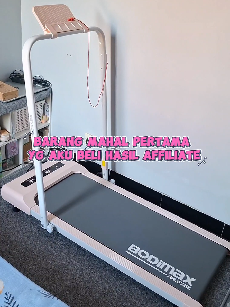 Finally bisa olahraga kapanpun pakek Bodimax running pad tnpa harus keluar rumah 🤗 #bodimax #runningpadbodymax #treadmill #walking #Running #pastelpad #walkingpad #bodimaxrunningpad #bodimaxrunningpadpastel 