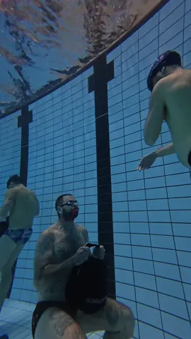 Sas training underwater bag pass 🦾🔱 How many reps Could you do ?  #sas #freediving #fyp #explore 