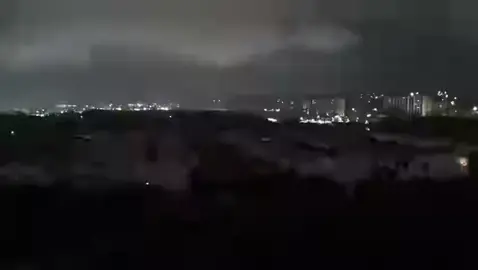 #Cúcuta bajo tormenta eléctrica ⛈️ Fallas en el sistema de energía afectan varios sectores 📴⚡ Se reportan apagones en la ciudad y el Área Metropolitana 🌃 ¡Precaución! #ÁreaMetropolitana #VillaDelRosario #LosPatios #NorteDeSantander #Lluvia #Emergencia #MetroTV