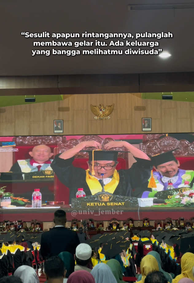 Terharu banget lihat kalian akhirnya sampai di garis finish🎓  Semua perjuangan, begadang, revisi, akhirnya terbayar lunas.  Buat para pejuang gelar selanjutnya, ingat, badai pasti berlalu. Siapin diri kalian dari sekarang biar next wisuda #UNEJ periode XI giliran nama kalian yang disebut👏🤝 #UniversitasJember  #SobatUNEJ  #Wisuda  #WisudaUNEJ  #congradulations 
