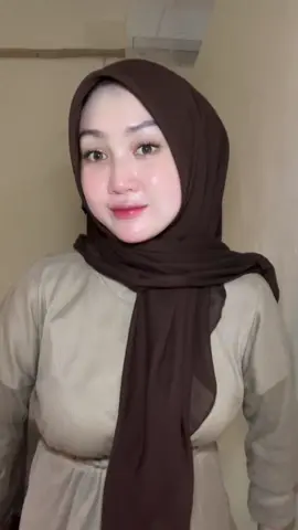 nyengir auto ilang matanya😌
