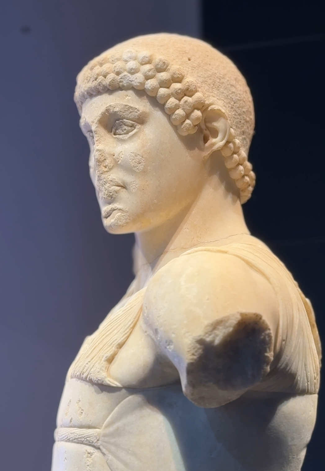 Vivere in paradiso significa poter essere turista anche da residente.  Ogni volta come se fosse la prima.  Storia, cultura, mare, cibo, vino e sport.  Welcome to Marsala, welcome to Laguna dello Stagnone! Provare per credere! ✈️📍 #Mozia #Marsala #Saline #Arte #Turismo #Tourism #sealover #museum #kitesurf #windsurf #discovery #Sicily #Italy #Travel #spring #Summer #island #culture #Mothia 