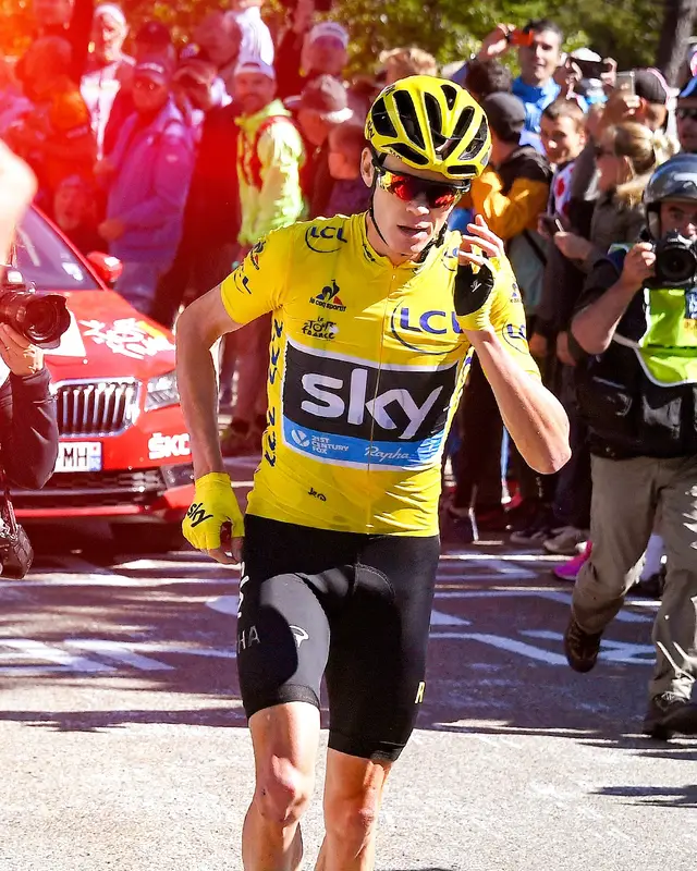 Why do cyclists make such bad runners? 🤔 Both sports rely on cardio fitness… so you'd think being good at one means being good at the other. ❤️‍🔥 But cycling fitness doesn’t always transfer to running — and vice versa. 🏃‍♂️🚴‍♂️ Dan Lloyd digs into why — watch now on #gcn! 🔎 📹 Link in bio! #cycling #Running #sports #Fitness